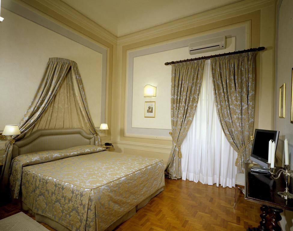 Palazzo Niccolini Al Duomo Residenza D'Epoca Hotel Florence Room photo